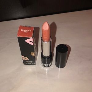 Kylie Jenner lipstick! Swatched once!